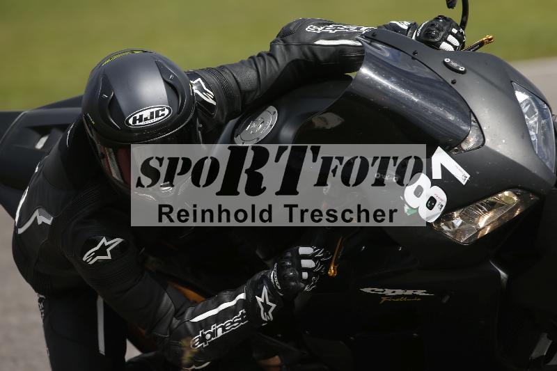 /Archiv-2024/29 12.06.2024 MOTO.CH Track Day ADR/Gruppe blau/81